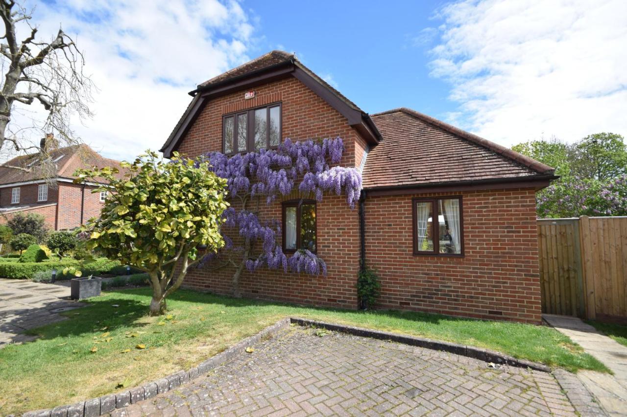 Wisteria Way, Tangmere Eksteriør bilde